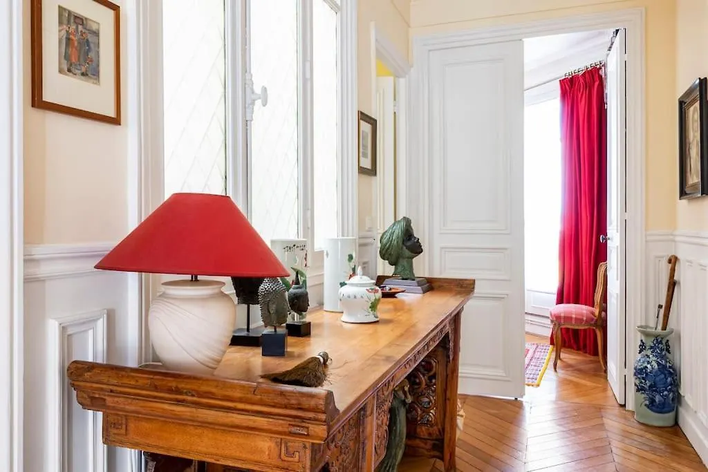 Your From Near Eiffel Tower-invalides Париж